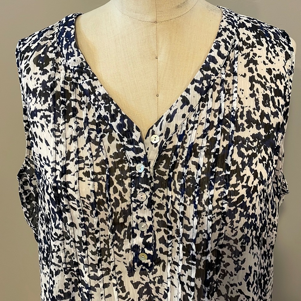 Rose & Olive sleeveless sheer five button black and white blouse - Picture 2 of 7